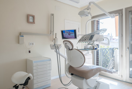 SevillaDental.Net Clínica Dental - Dentista Urgencias Sevilla 24h