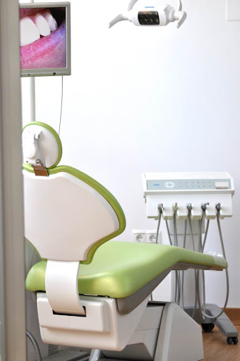 CLÍNICA DENTAL NAVEGALIA SEVILLA