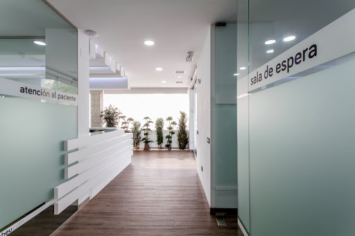 CLINICA DENTAL BERNABEU Sevilla