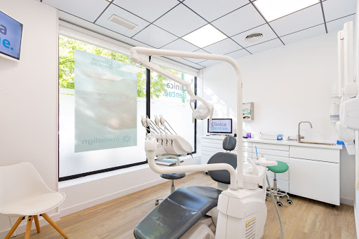 CLINICA DENTAE. Clinica dental Sevilla . Dr. Carmelo Pazos